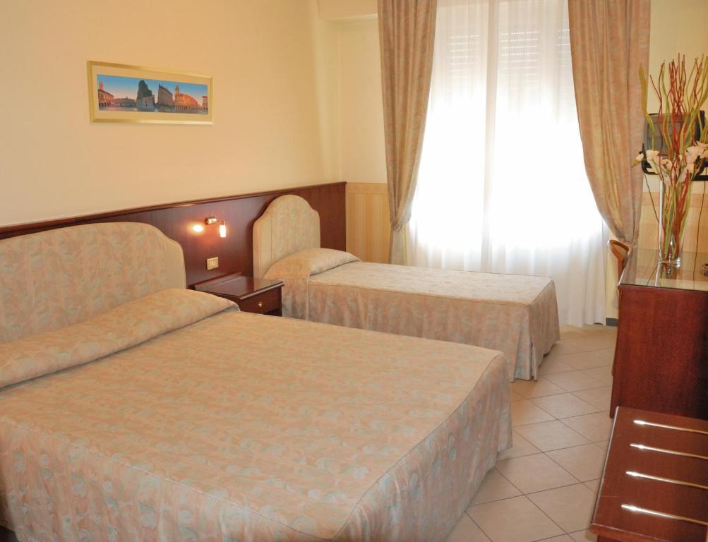 Hotel Olimpic Castel Maggiore Exterior photo